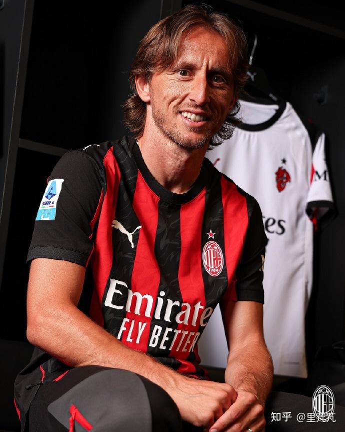 桑托斯主席：我们想和内马尔续约至明年世界杯，将很快谈判