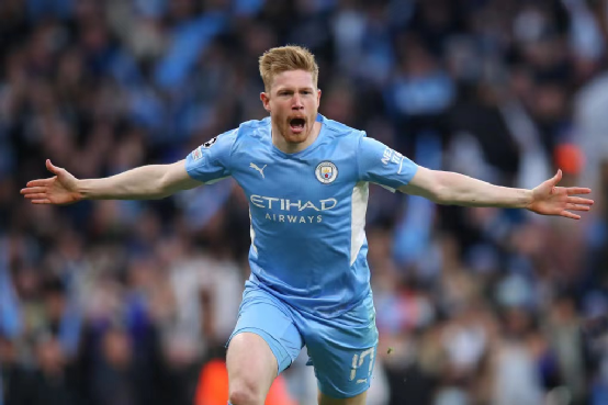 拉维亚开赛8分钟离场，球迷：他是我见过最易受伤的球员之一