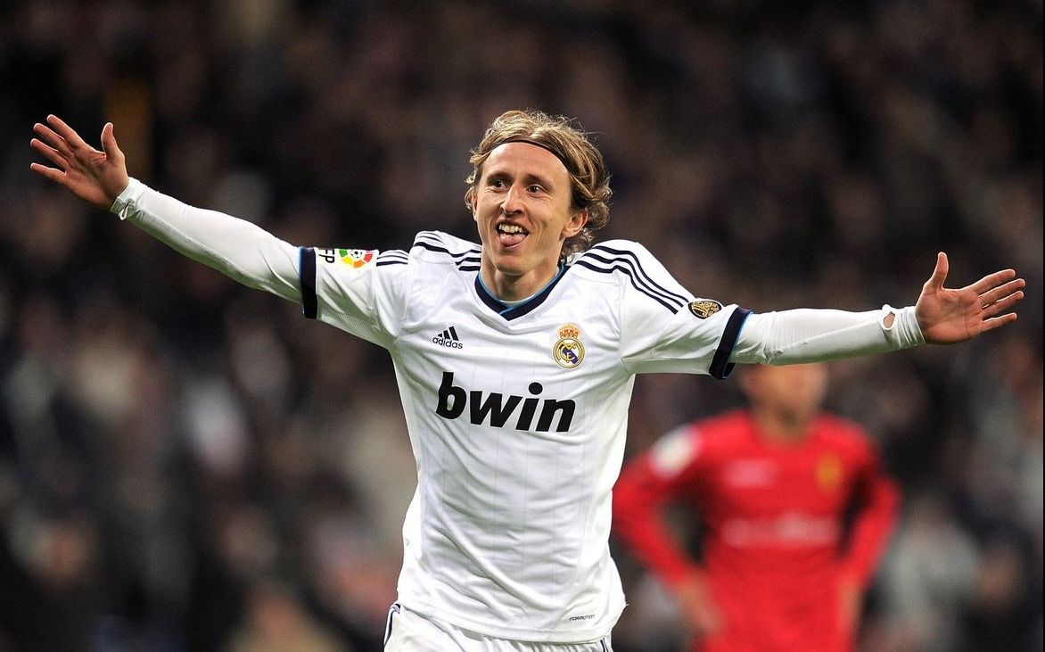 官方：鸟栖砂岩与主帅小菊昭雄续约至26／27赛季结束