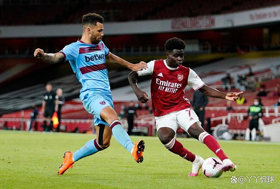 西甲半场：莫雷诺、科斯塔破门，比利亚雷亚尔1-1马略卡